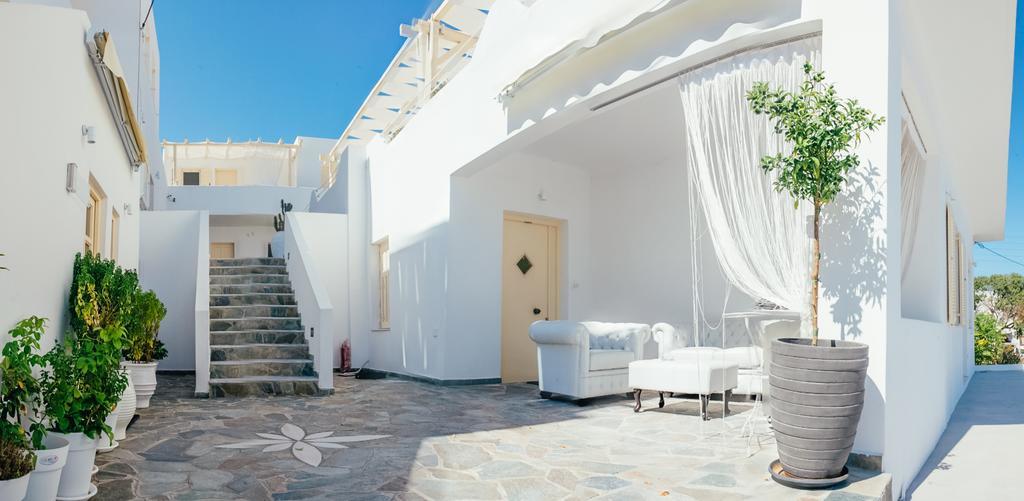 The White Suites Adamantas (Milos)